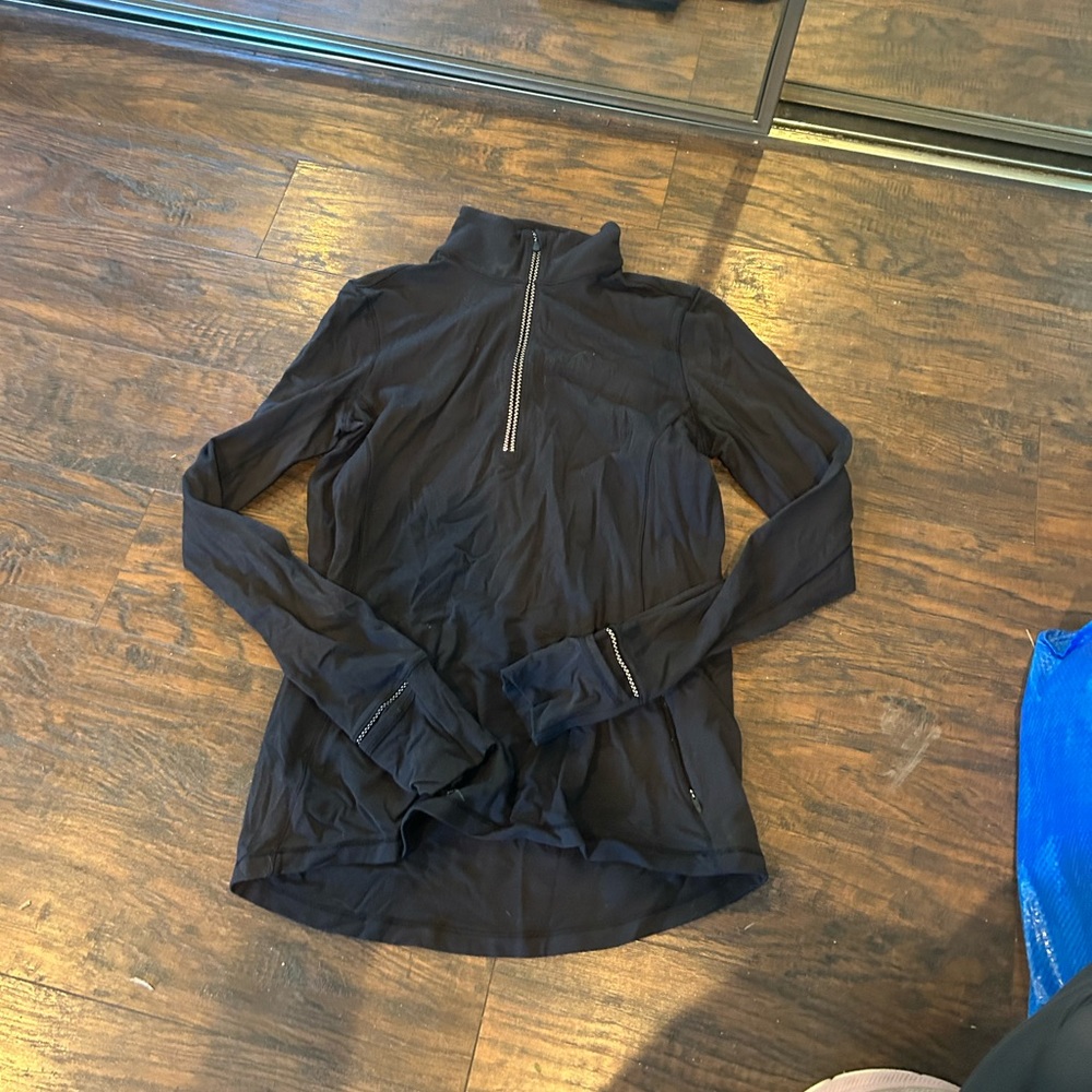 Lululemon quarter zip- gage fell off either a 6 or 8